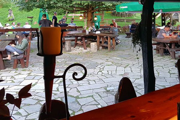 kraljev_hrib_paintball_hostel_rooms_camping_slovenia_0072C18D21D-CED7-8EEF-4135-35A2CFDA0E0F.jpg