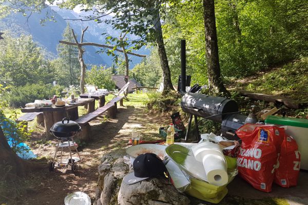 kraljev_hrib_kamniska_bistrica_restaurant_paintball_camping_hostel_rooms_00276A1F2DEC-BF02-DCA5-8AEB-5C744E809E53.jpg